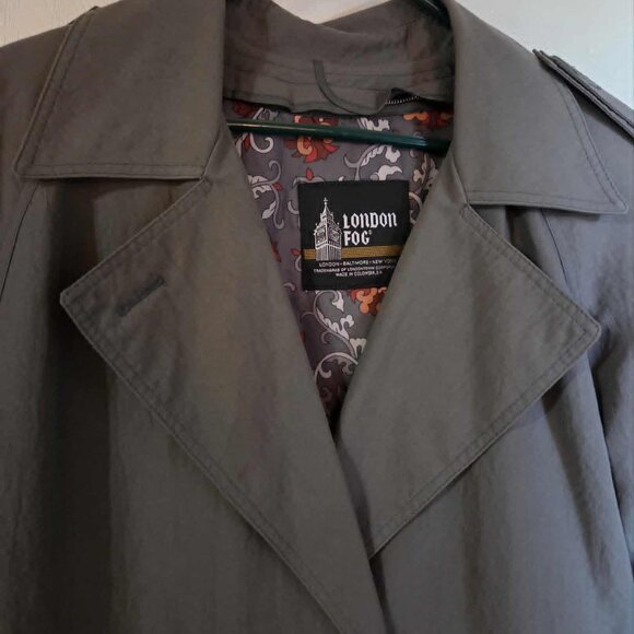 LOndon Fog Gray Knee lenght Coat Fits Size Medium - Picture 3 of 7